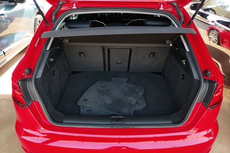 奥迪A3 2019款 Sportback 35 TFSI 进取型 国V机舱底盘23