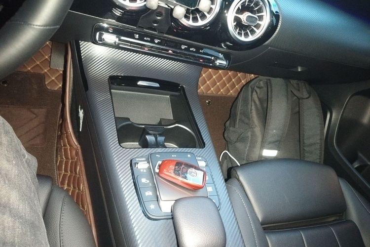 奔驰A级 2021款 A 200 L 运动轿车动感型中控内饰18