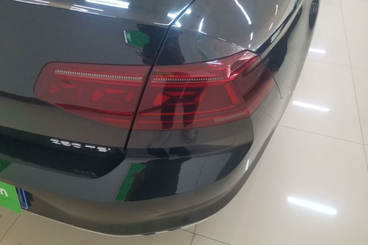 大众 迈腾 2023款 200万辆纪念版 280TSI DSG舒适型车身外观9