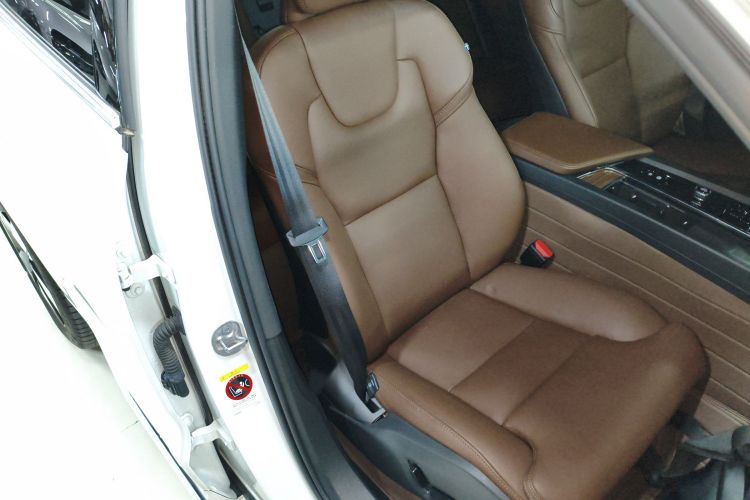 沃尔沃XC60新能源 2025款 插电式混动 长续航四驱智远豪华版局部细节41