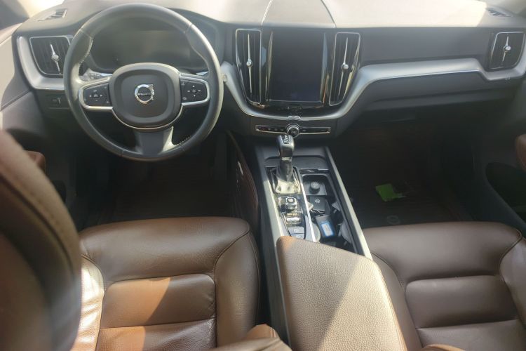 沃尔沃XC60 2019款 T5 四驱智逸版 国V中控内饰12