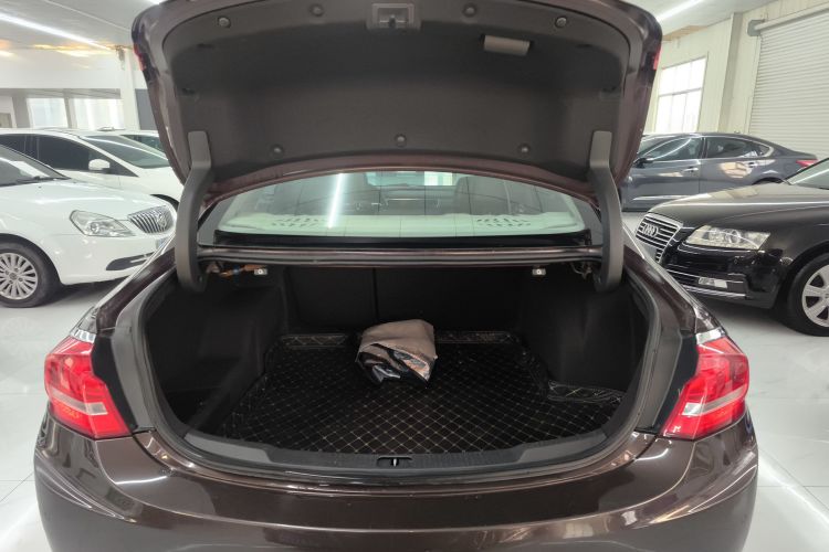 别克 君越 2018款 20T 精英型局部细节23