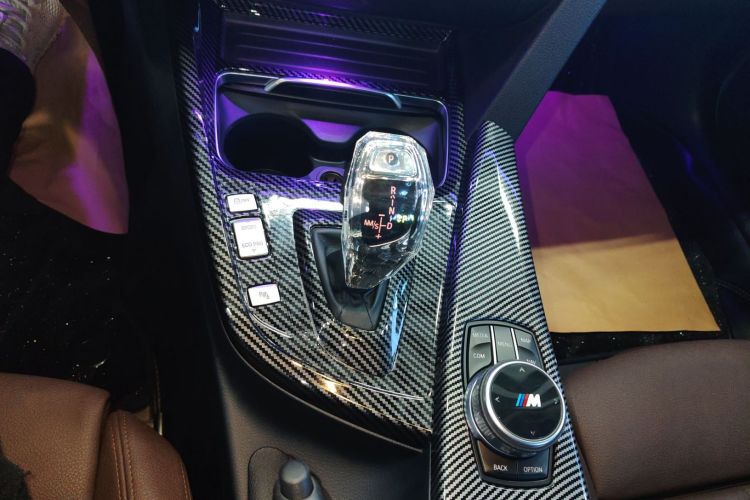 宝马3系 2018款 320Li 领先型M运动套装中控内饰18