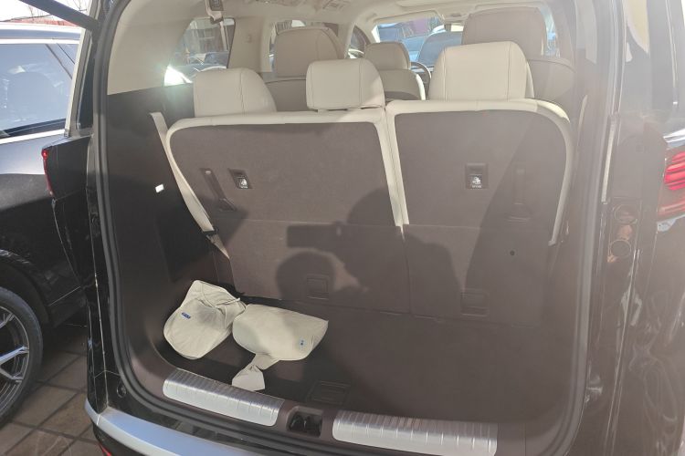 腾势D9 2024款 DM-i 980 四驱尊贵型机舱底盘23