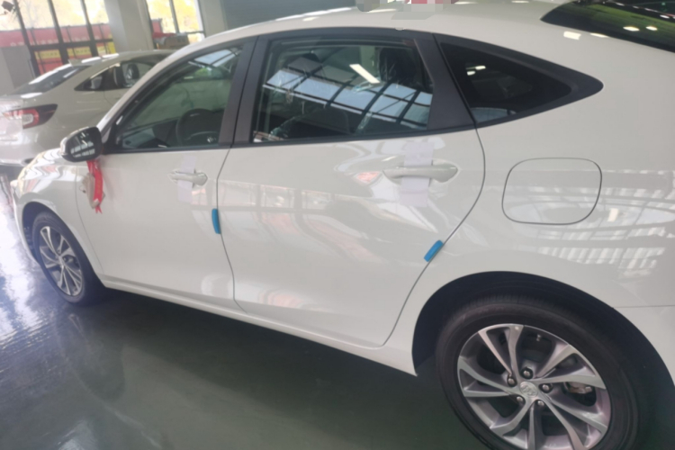 别克 威朗 2023款 Pro 乐享版车身外观4