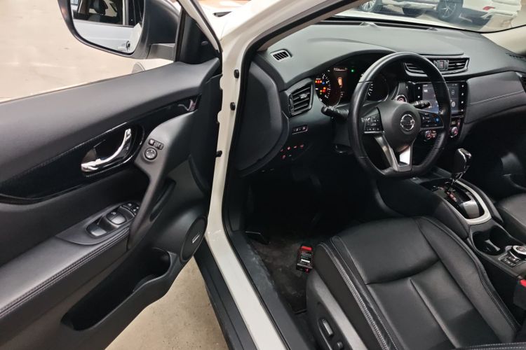 日产 奇骏 2020款  2.5L XL ITS CVT 4WD豪华领航版中控内饰20