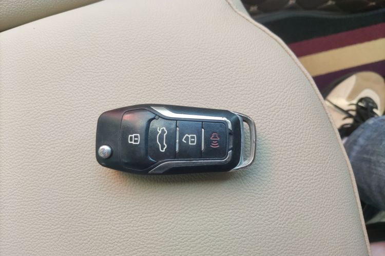 日产 轩逸 2012款 经典 1.6XE 手动舒适版中控内饰11