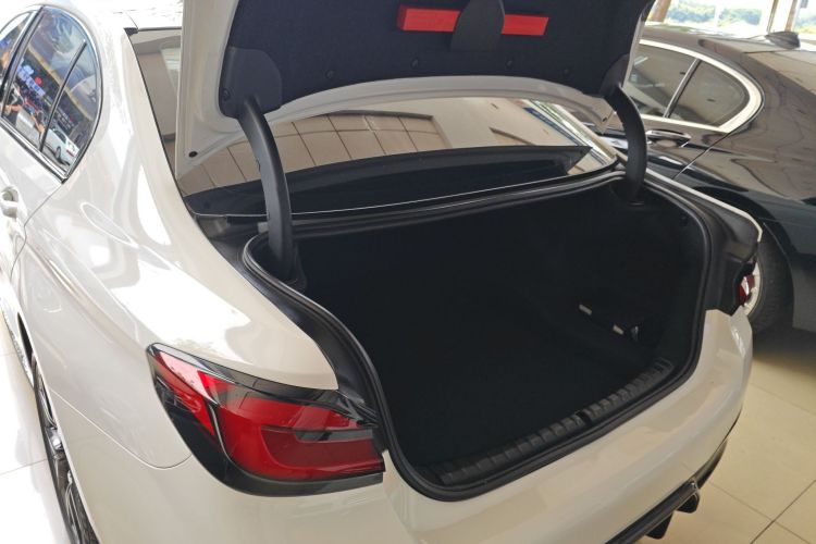 宝马5系 2021款 530Li 尊享型 M运动套装局部细节23