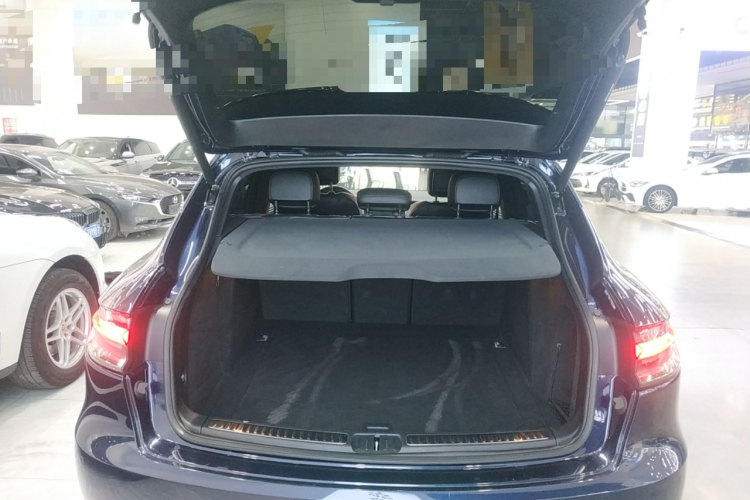 保时捷 2020款 Macan 2.0T机舱底盘23