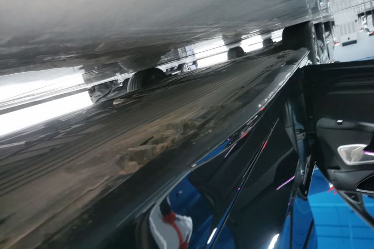 奔驰C级 2024款 改款二 C 260 L 皓夜运动版局部细节9002