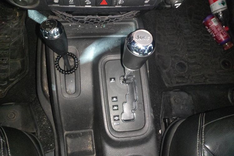 Jeep 牧马人 2015款 3.0L Sahara 四门舒享版局部细节18