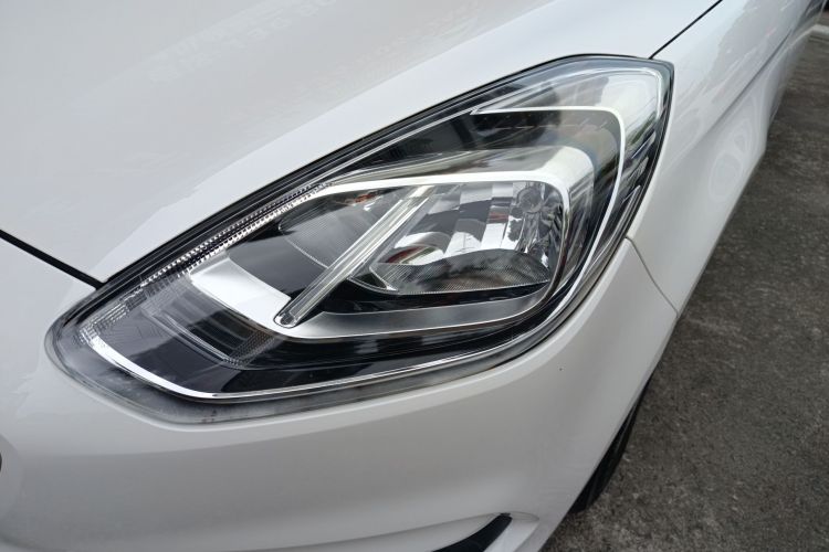 福特 福睿斯 2019款 1.5L 自动质享型局部细节36