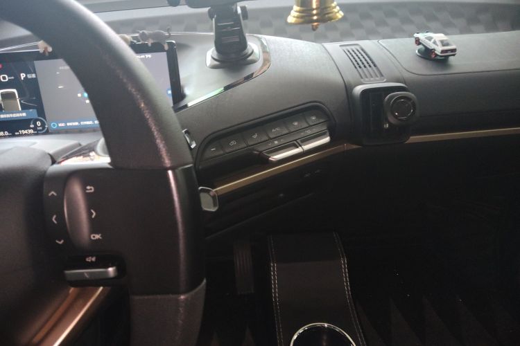 宝骏KiWi EV 2022款 艺术家轻享版 磷酸铁锂中控内饰16