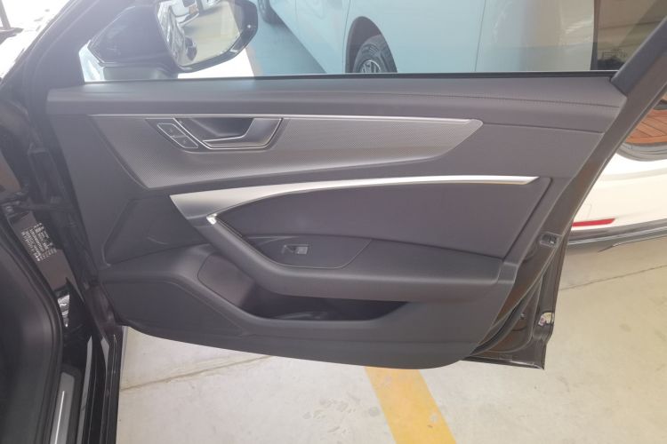 奥迪A6L 2024款 45 TFSI 臻选动感型中控内饰42