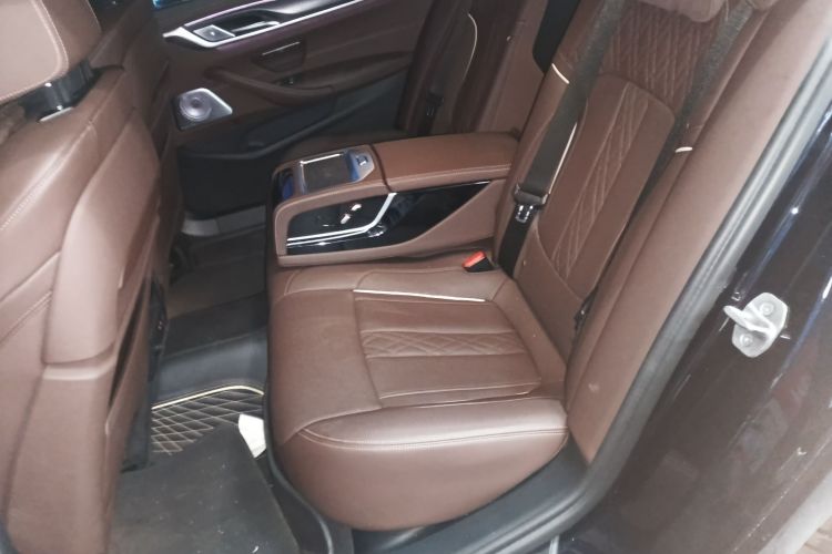 宝马5系新能源 2022款 改款二 535Le 先锋版M运动套装中控内饰7004