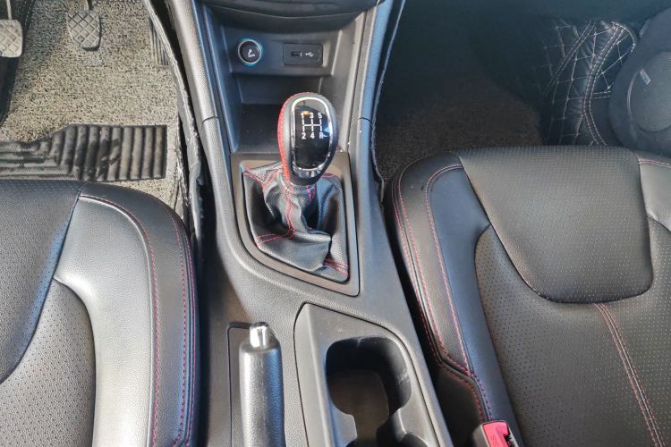 奇瑞 艾瑞泽5 2016款 1.5L 手动领锐版中控内饰18