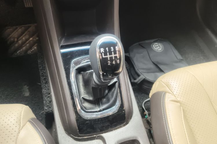 宝骏310W 2017款 1.5L 手动时尚型 国VI局部细节18