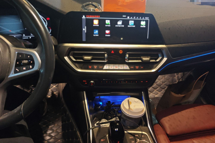 宝马3系 2022款 325i M运动套装中控内饰16