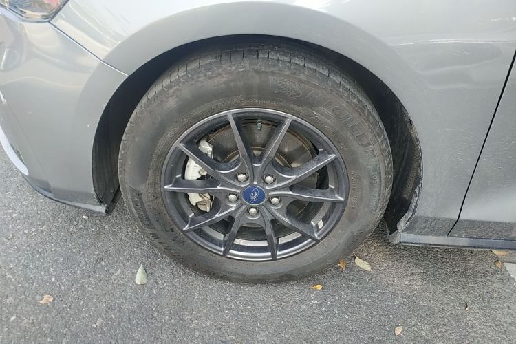 福特 福克斯 2022款 两厢 EcoBoost 180 自动竞速版车身外观6007