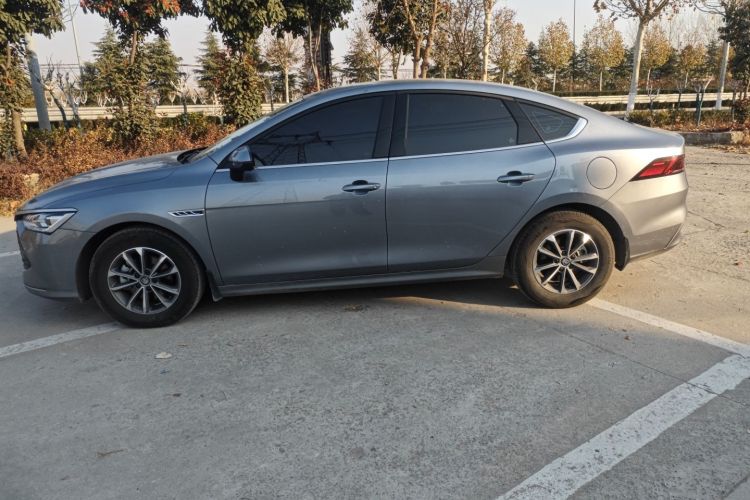 比亚迪 秦PLUS 2024款 荣耀版 DM-i 55KM领先型车身外观6003