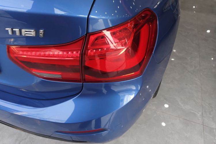 宝马1系 2018款 改款 118i 运动型车身外观9