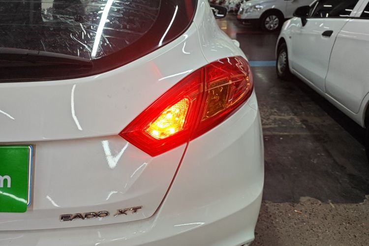 长安 逸动 2015款 1.6L 手动俊酷型 国V车身外观9