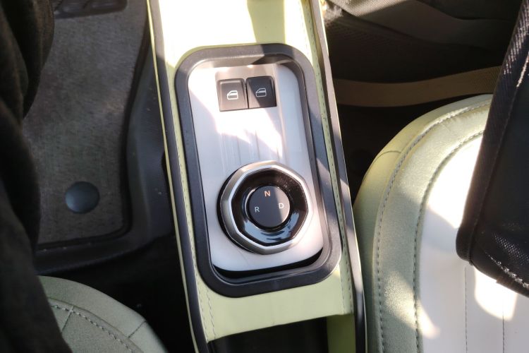 吉利银河 2025款 210km 熊猫骑士中控内饰18