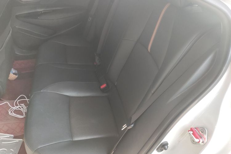 丰田 凌尚 2023款 2.0L 豪华版中控内饰7004