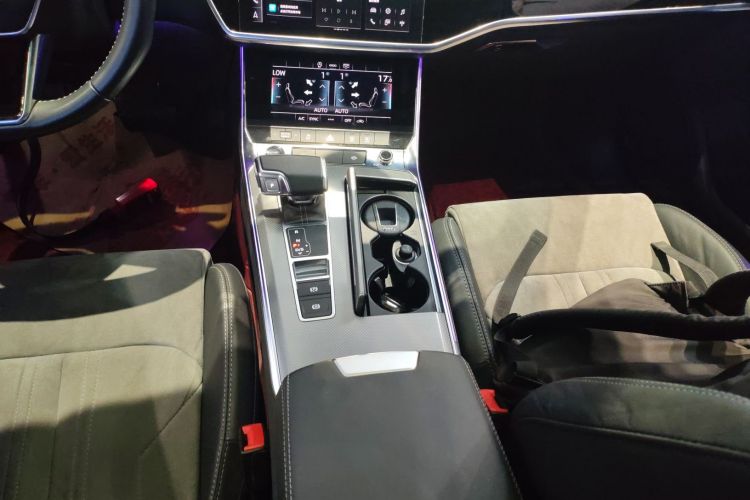 奥迪A6L 2020款 45 TFSI 臻选动感型中控内饰18