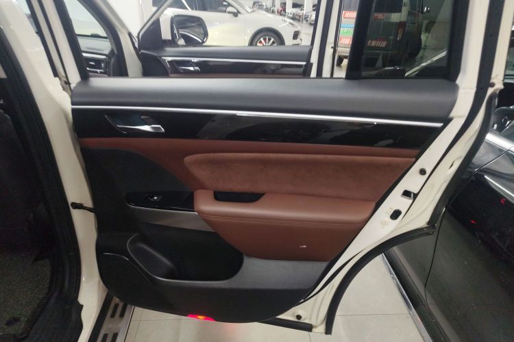 广汽传祺 传祺GS8 2017款 320T 两驱豪华智联版（七座）中控内饰45