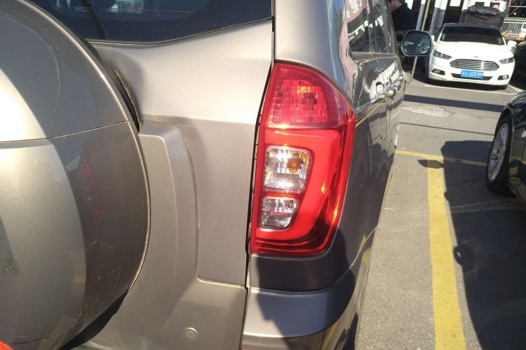 奇瑞 瑞虎3 2018款 1.6L CVT百万全球版车身外观9