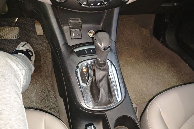 雪佛兰 科鲁兹 2015款 1.5L 自动豪华版中控内饰18