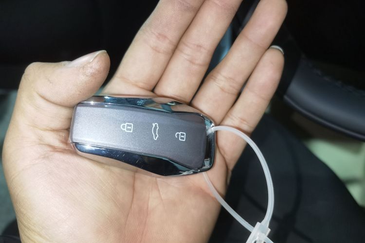 江淮钇为 钇为3 2025款 330km 潮悦版中控内饰7001