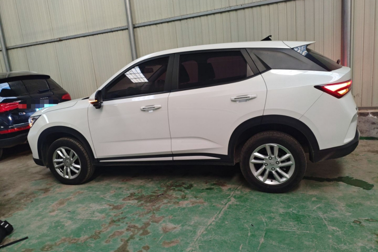 五菱汽车 五菱星驰 2022款 1.5L CVT畅玩型车身外观4