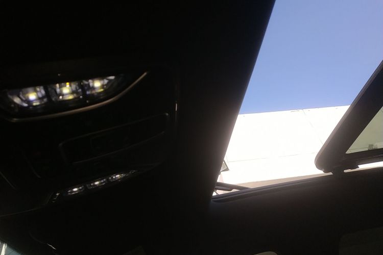 广汽传祺 传祺GS8 2022款 领航系列 2.0TGDI 两驱豪华智联版（七座）中控内饰22