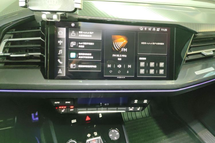 奥迪Q4 e-tron 2024款 40 e-tron 创境版中控内饰16