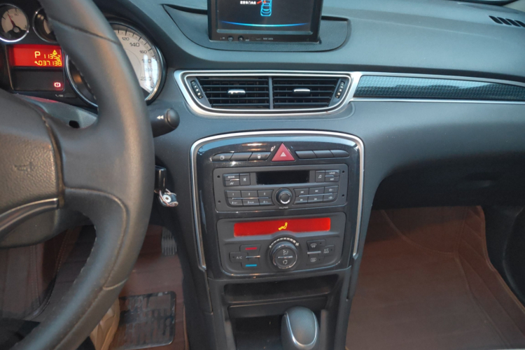 标致308 2014款 乐享版 经典 1.6L 自动风尚型中控内饰16