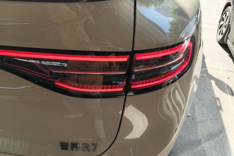 鸿蒙智行 智界R7 2025款 增程 251km Max车身外观9