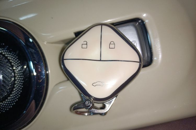 五菱汽车 五菱缤果 2023款 333km 灵犀互联+款中控内饰7001