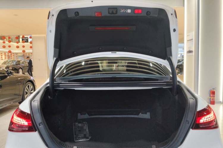 奔驰E级 2023款 E 300 L 运动豪华型机舱底盘23