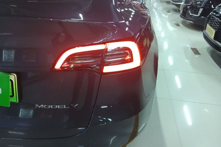 特斯拉 Model Y 2022款 后轮驱动版车身外观9