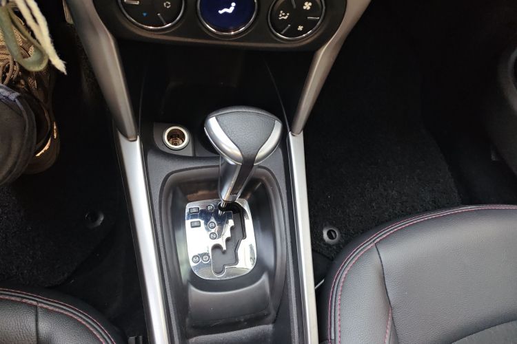 雪铁龙C3-XR 2015款 1.6L 自动先锋型中控内饰18