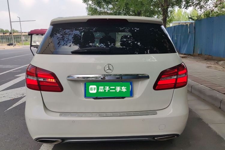 奔驰B级 2015款 B 200 时尚型车身外观6