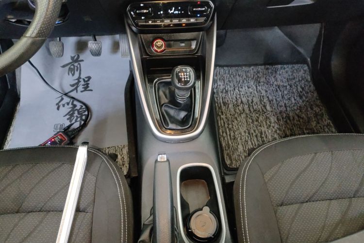 宝骏510 2019款 1.5L 手动乐享型77kW 国VI中控内饰18