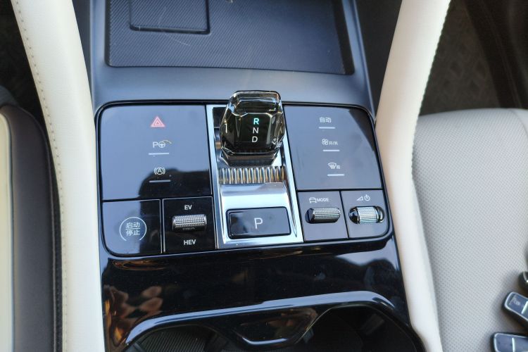 比亚迪 宋PLUS新能源 2025款 DM-i 智驾版 112KM 尊荣型局部细节18