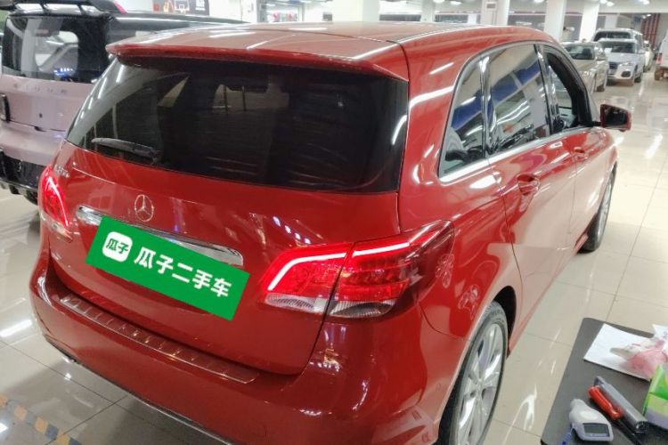 奔驰B级 2017款 B 200 动感型车身外观7