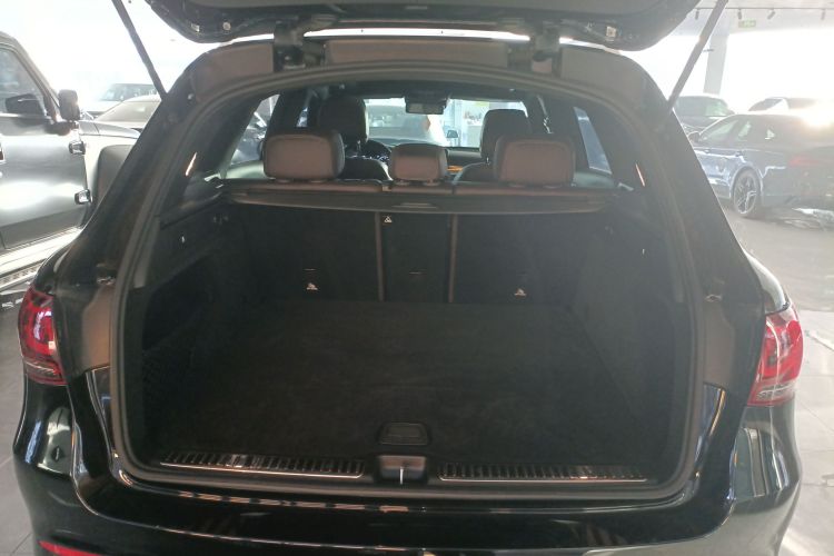 奔驰GLC 2021款 GLC 300 L 4MATIC 豪华型机舱底盘23