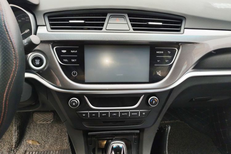 吉利汽车 帝豪 2017款 三厢百万款 1.5L CVT向上版中控内饰16