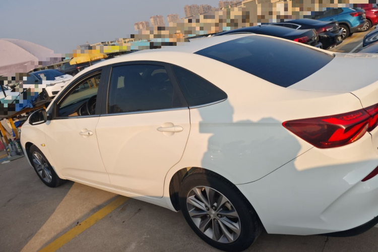 雪佛兰 科鲁泽 2022款 320 自动悦享天窗版车身外观6003