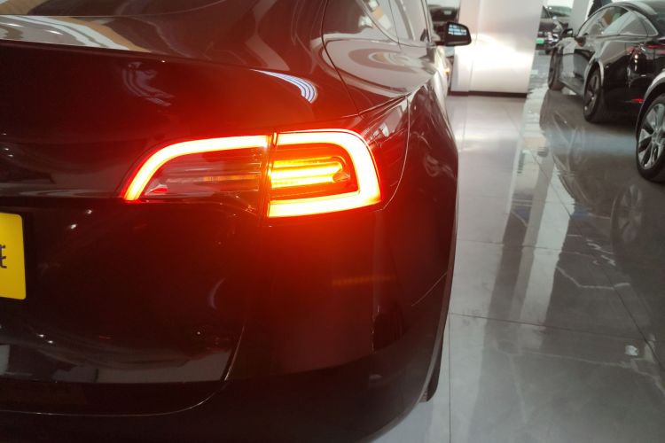 特斯拉 Model Y 2022款 后轮驱动版车身外观6006